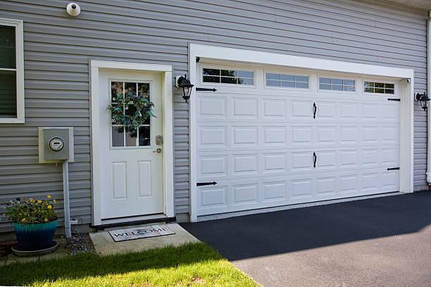 24/7 Emergency Garage Door Panel Replacement experts in South Hooksett, NH